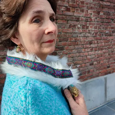 Cape clothilde et robe violette tenue medievale costume historique fait main fifi au jardin i5