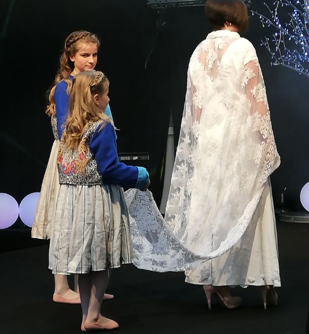 Les enfants d'honneur de Fifi au jardin Mariages_i123456