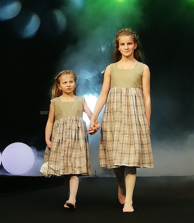 Les enfants d'honneur de Fifi au jardin Mariages_i123456789123