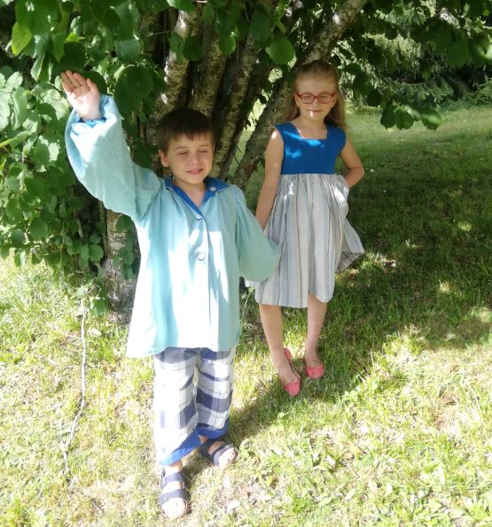 Les enfants d'honneur de Fifi au jardin Mariages_i123456789123456789123456789