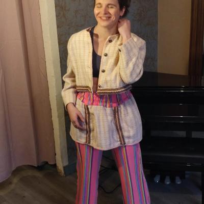 Pantalon veste rose facon chanel fifi au jardin i0