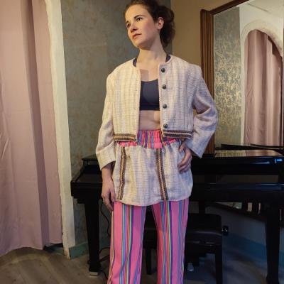 Pantalon veste rose facon chanel fifi au jardin i1