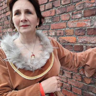 Robe isabeau et ceinture tenue medievale costume historique fait main fifi au jardin i0
