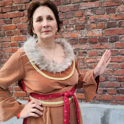 Robe isabeau et ceinture tenue medievale costume historique fait main fifi au jardin i1