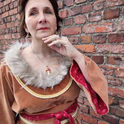 Robe isabeau et ceinture tenue medievale costume historique fait main fifi au jardin i6