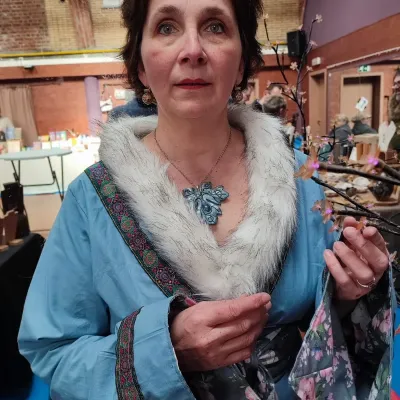 Robe jehanne et ceinture tenue medievale costume historique fait main fifi au jardin i5