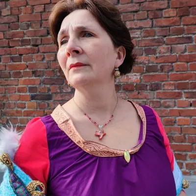 Robe violette et ceinture tenue medievale costume historique fait main fifi au jardin i2