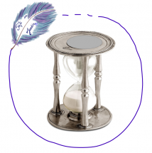 Le compte a rebours est lance shoppez des maintenant chic et feerique plume qui montre le sablier