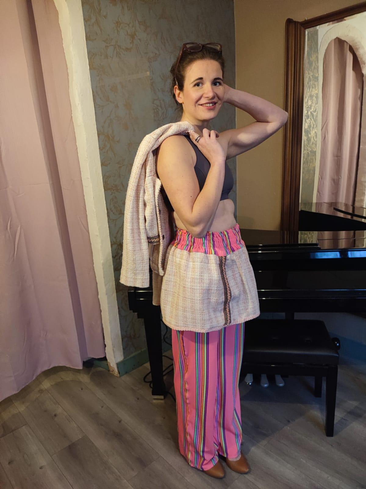 Pantalon veste rose facon chanel fifi au jardin i2