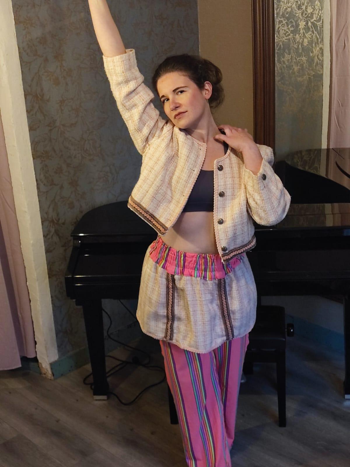 Pantalon veste rose facon chanel fifi au jardin i3