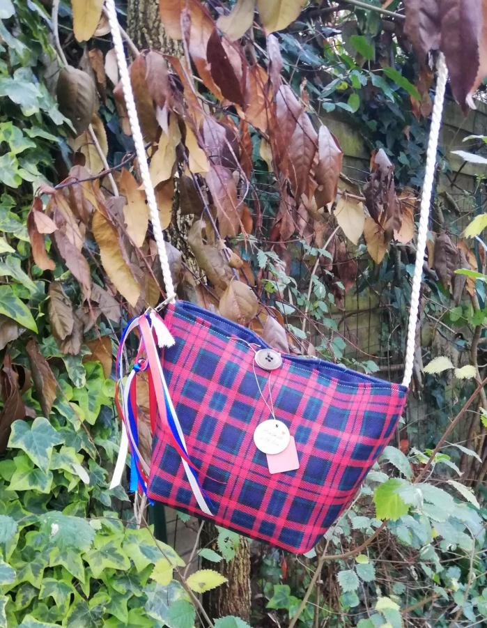 Sac reversible l astucieux bleu et tartan fifi au jardin
